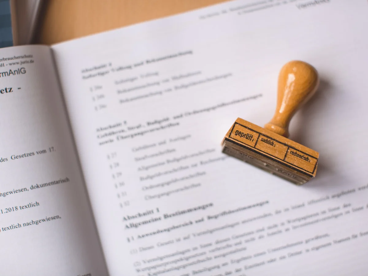 Stempel auf einem deutschen Rechtsdokument